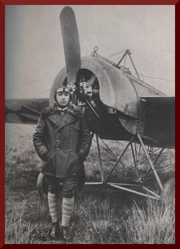 Max Immelmann vor einer Fokker E  Forenbildarchiv