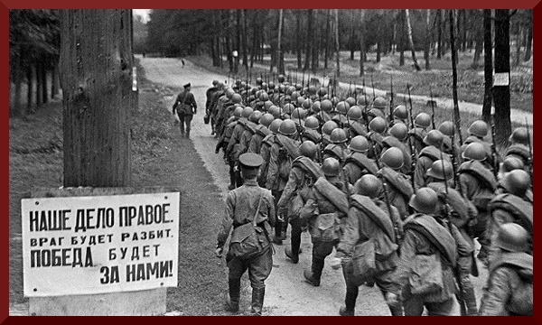 RIAN archive +662733 Recruits leave for front during mobilization