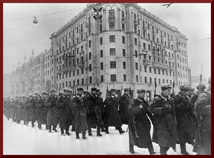 RIAN archive 429 Fresh forces going to the front