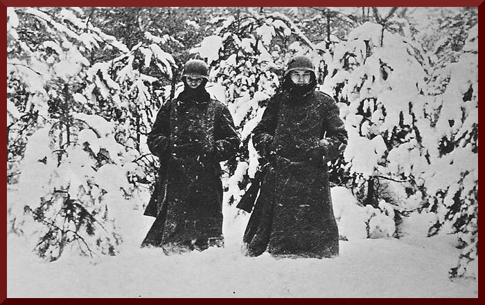 Soldiers on guard in December 1941 to the west of Moscow