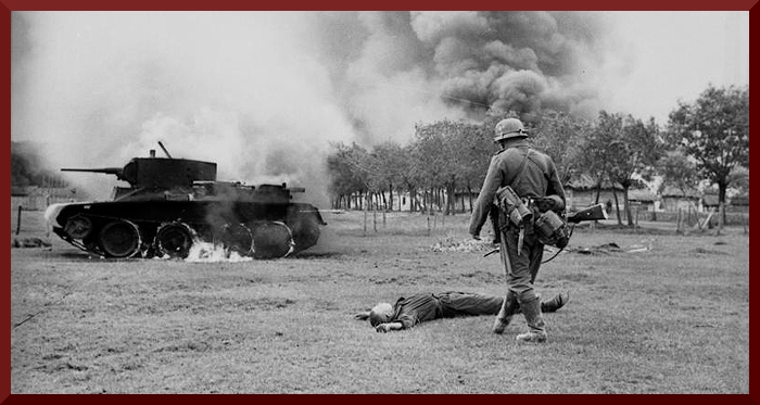 Bundesarchiv Bild 101I-020-1268-36, Russland, russischer Gefallener, Panzer BT 7,