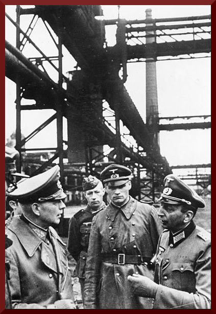 423px-Bundesarchiv Bild 183-2005-1017-521, Ostfront, -Generaloberst von Kleist besichtigt ein Hüttenwerk in der Ukraine[1] 01