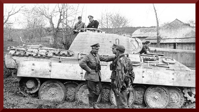 Bundesarchiv Bild 101I-711-0427-04%2C Oberst Karl Lorenz vor Panzer V -Panther-