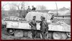 Bundesarchiv Bild 101I-711-0427-04%2C Oberst Karl Lorenz vor Panzer V -Panther-