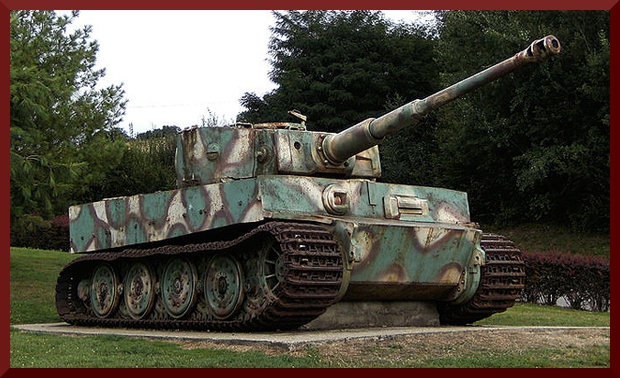 800px-Vimoutiers %28Orne-France%29 - Char Tigre allemand