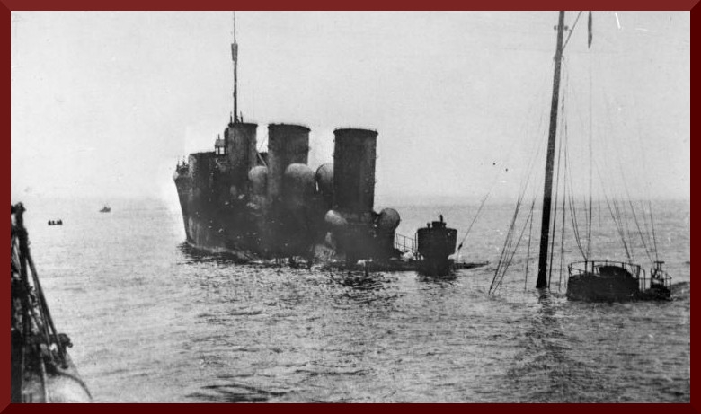 Bundesarchiv Bild 134-B0458, Pissen, Torpedoboot nach Minentreffer