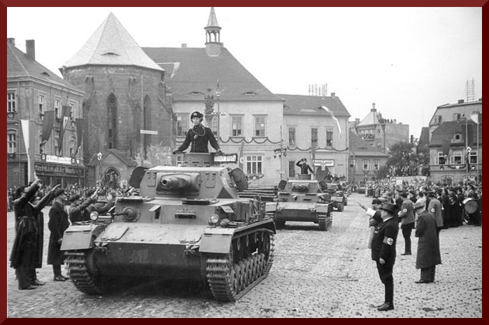 Bundesarchiv Bild 146-1970-050-41, Anschluss sudetendeutscher Gebiete, Panzerparade