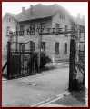 Bundesarchiv Bild 183-32279-007%2C KZ Auschwitz%2C Eingang