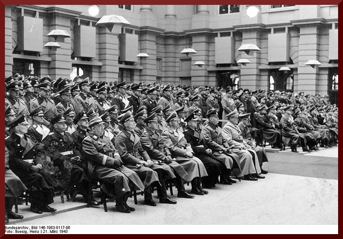 Bundesarchiv Bild 146-1983-0117-06, Berlin, Heldengedenktag, Staatsakt im Zeughaus