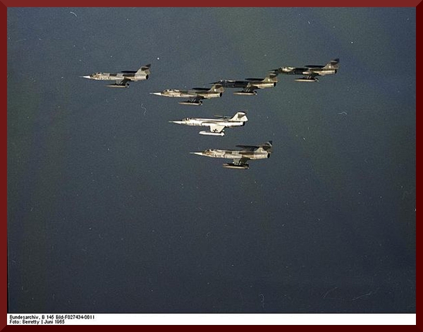 Bundesarchiv B 145 Bild-F027434-0011, Flugzeuge F-104 Starfighter, MFG 1