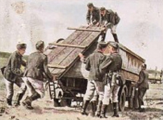 Bild 147 Brückenbelag wird abgeladen