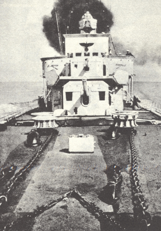 Zerstörer mit großer Fahrt 001 Forenbildarchiv