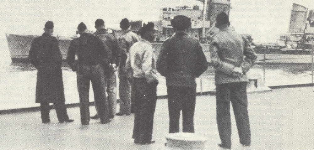 Zerstörer passiert Schlachtschiff 001 Forenbildarchiv