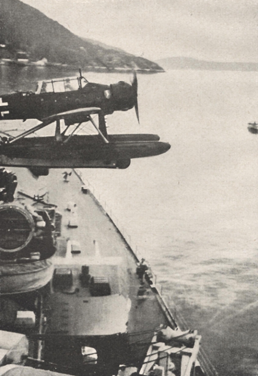 Bordflugzeug beim Start forenbildarchiv