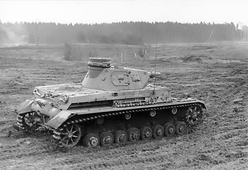 Bundesarchiv Bild 101I-124-0211-18, Im Westen, Panzer IV[1]