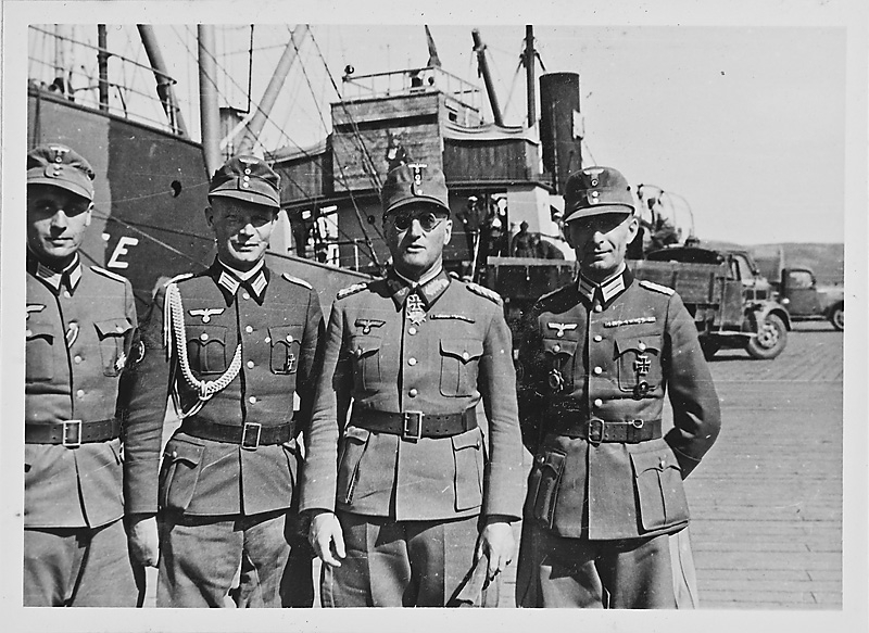 General Schörner und sein Adjutant (6983689756)[2]