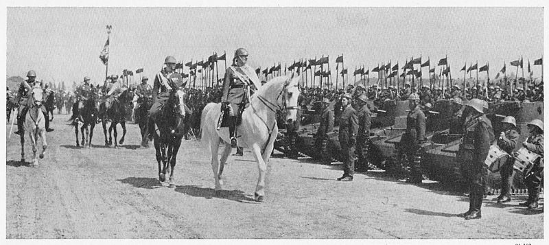 800px-Charles de Roumanie-1940-A01[1]