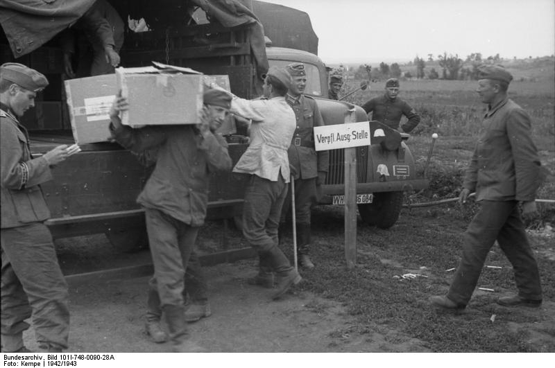 Bundesarchiv Bild 101I-748-0090-28A, Russland, Truppenverpflegung[1]