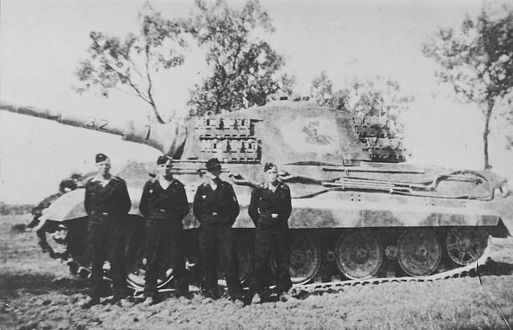 Bild 2 Tiger II schwere Panzer-Abteilung 505