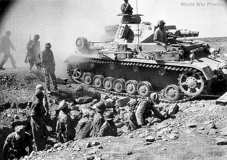 Bild 2 Pz. IV, Ausf F, 8.PD, DAK